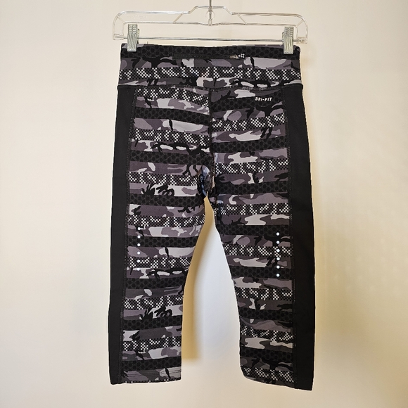 Nike Dri-Fit grey black patterned cropped tights leggings S US - Picture 3 of 7
